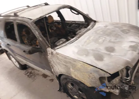 2002 Ford Escape Xlt from USA, damaged, VIN 1FMYU041X2KB12754